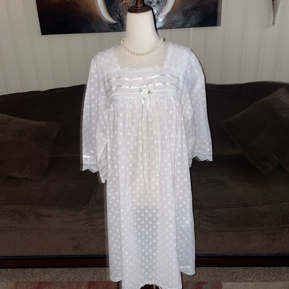 Priamo White Polka Dot Nightgown with Lace Trim OS